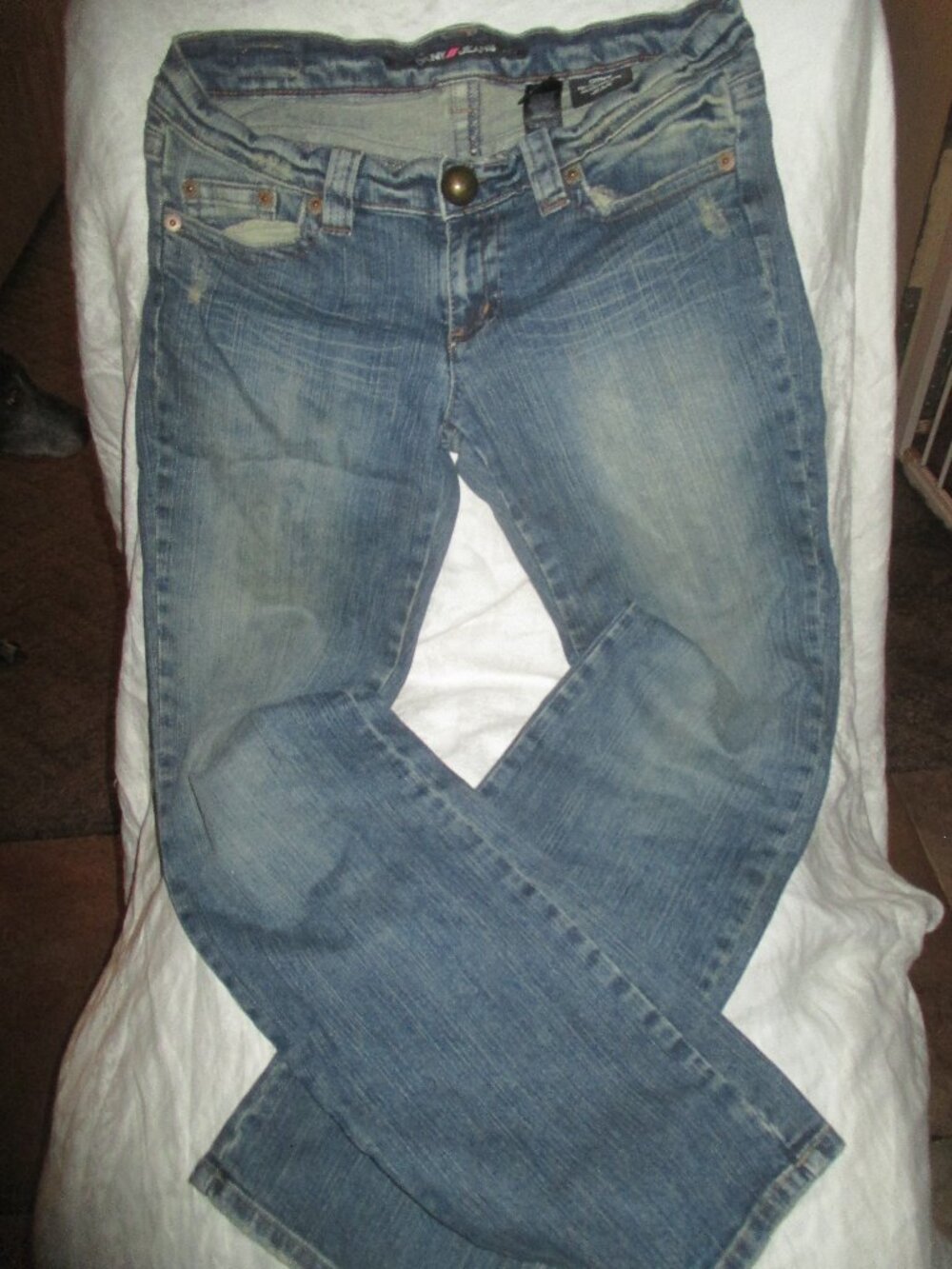 DKNY Downtown Brooklyn Blue Jeans Women’s Size 9 Distressed Medium Blue